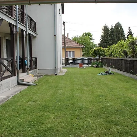 25 Apartment *