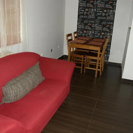 25 Apartment *