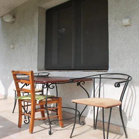 Apartment 25