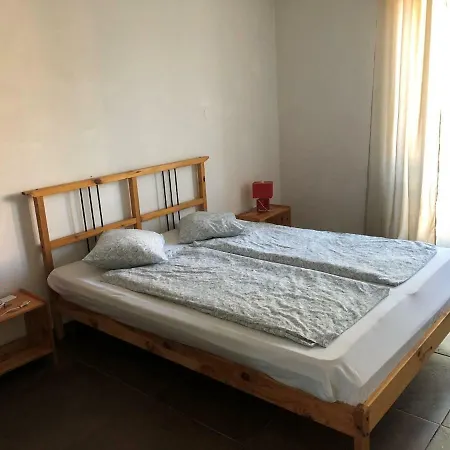 25 Apartment *