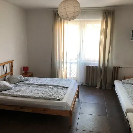 25 Apartment *